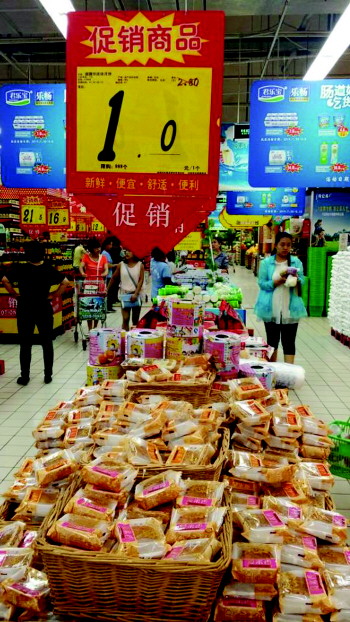 淄博多家超市月饼抢先促销 "传统牌"受欢迎