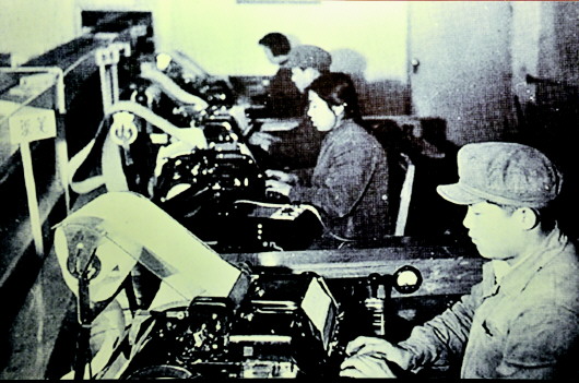 省邮电博物馆保存的上世纪60年代的电报机房资料片