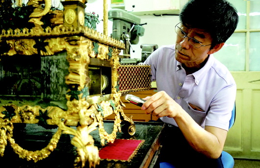 《我在故宫修文物》中的修复师王津成为网友们追捧的对象.